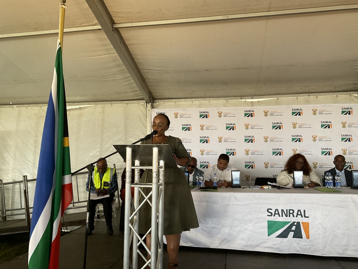 “All the beautiful roads and bridges across the national road network are spearheaded by SANRAL,” says the Minister of @DoTransport after visiting the Thembalethu Bridge in George earlier in the day. Watch here: bit.ly/3JIMQnz #SANRAL #Siyasebenza #OperationSiyakha