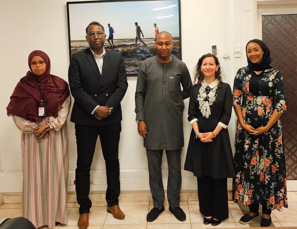 DjiboutiIom's tweet image. Signature d&apos;un accord de #partenariat entre l&apos;OIM &amp;amp; le projet @USAID sur l&apos;#engagement de la société civile, @TheKaizenCo.

Il s&apos;agit d&apos;unir nos expertises &amp;amp; ressources pour sensibiliser la population 🇩🇯 au Pacte Mondial pour les #Migrations, avec le soutien des acteurs locaux.