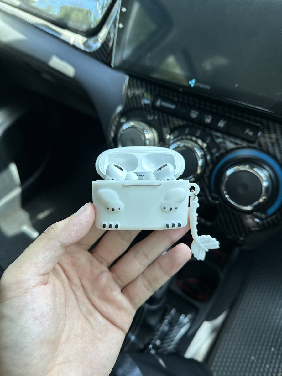 Siang tadi aku saja la gi kerja naik train, nak elak hujan dengan jem punya pasal. Alang-alang tu aku pun tryla benda alah ni.

Padu teruk weh noise cancelling dia, aku hampir terlepas stesen tau. Mujurla member aku tegur 😭