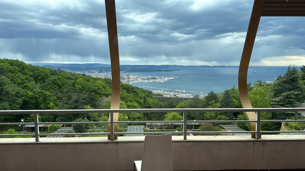 frittopoIIo's tweet photo. oggi mare scuro come il mio umore https://t.co/VFSJVdl4V9