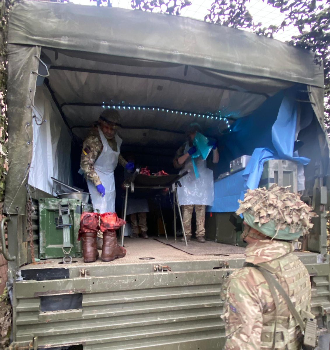 22Med_Regt's tweet photo. *SIMULATED GRAPHIC INJURIES*
Last week a team from 32 Squadron, #22MMR, along with colleagues from Joint Hospital Group North and 335 Medical Evacuation Regiment, deployed to Brecon on #ExerciseCOMBINEDWARRIOR. 1/3 https://t.co/SmkWSq2B6B