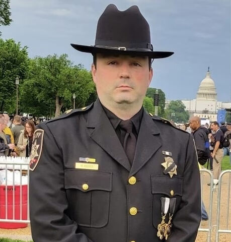 Tunnel2Towers's tweet photo. Tunnel to Towers is honored to announce a mortgage payoff for the family of Onondaga Sheriff’s Deputy Michael Hoosock, who was shot and killed in the line of duty on April 14th. Deputy Hoosock leaves behind his wife and three young children. 🇺🇸 https://t.co/vCjtpeuAuq