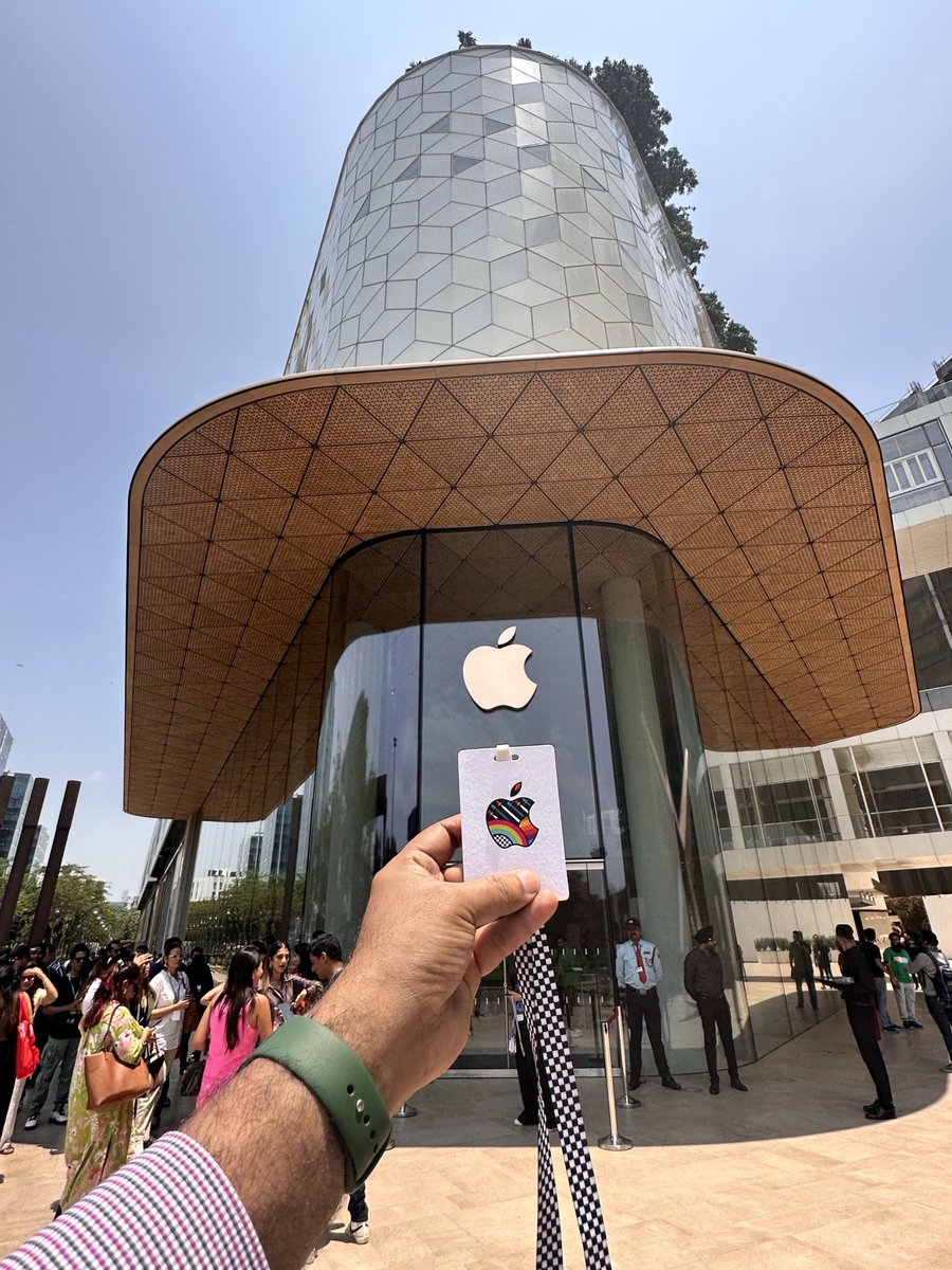 One year of the first Apple Store in India, the Apple BKC store 📱