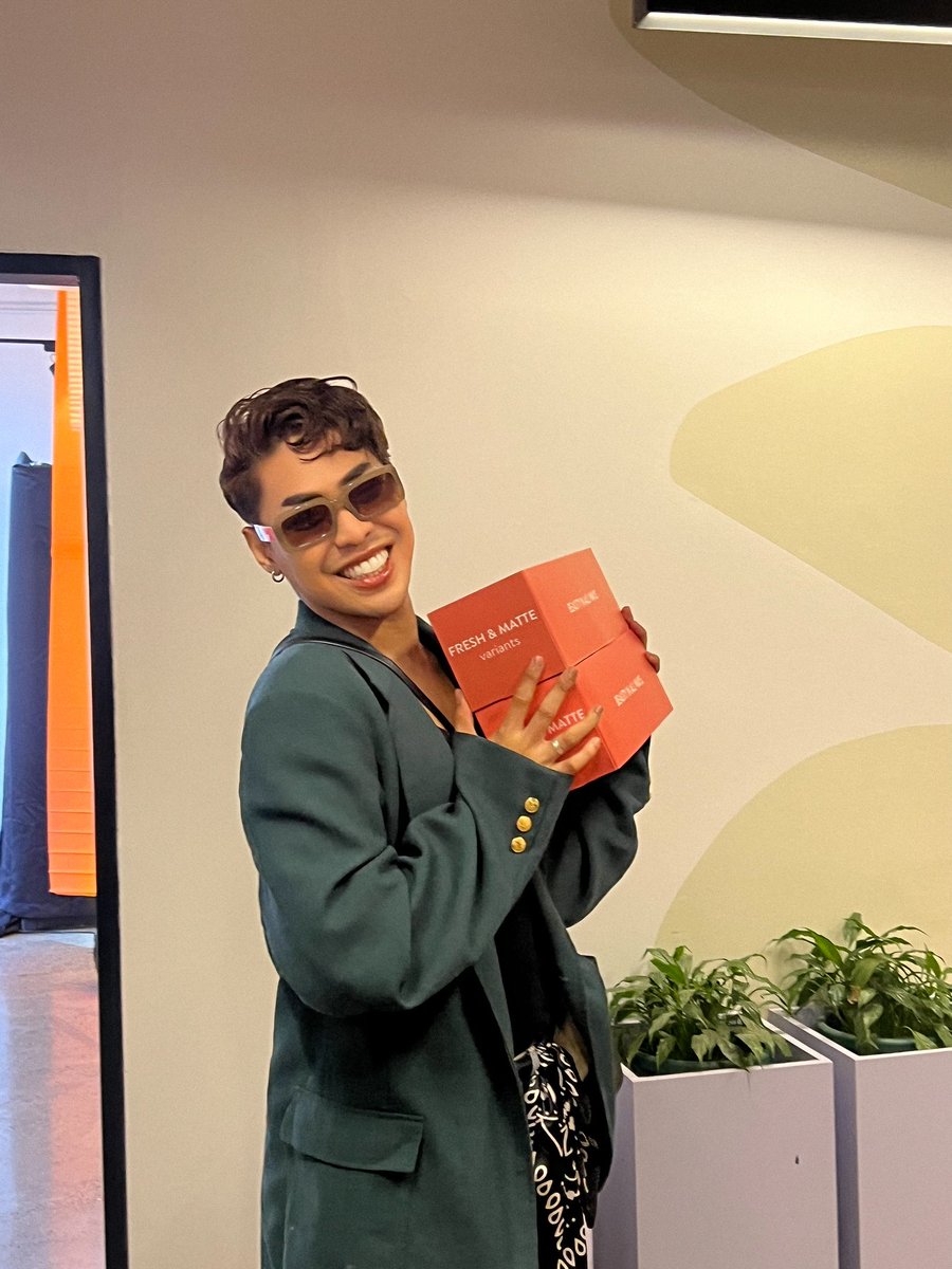 thedejaa's tweet photo. Thank you so much @theninaellaine & @heycolourette for inviting me✨ #ThatPitch 🍑 https://t.co/wyWxzKTKL1