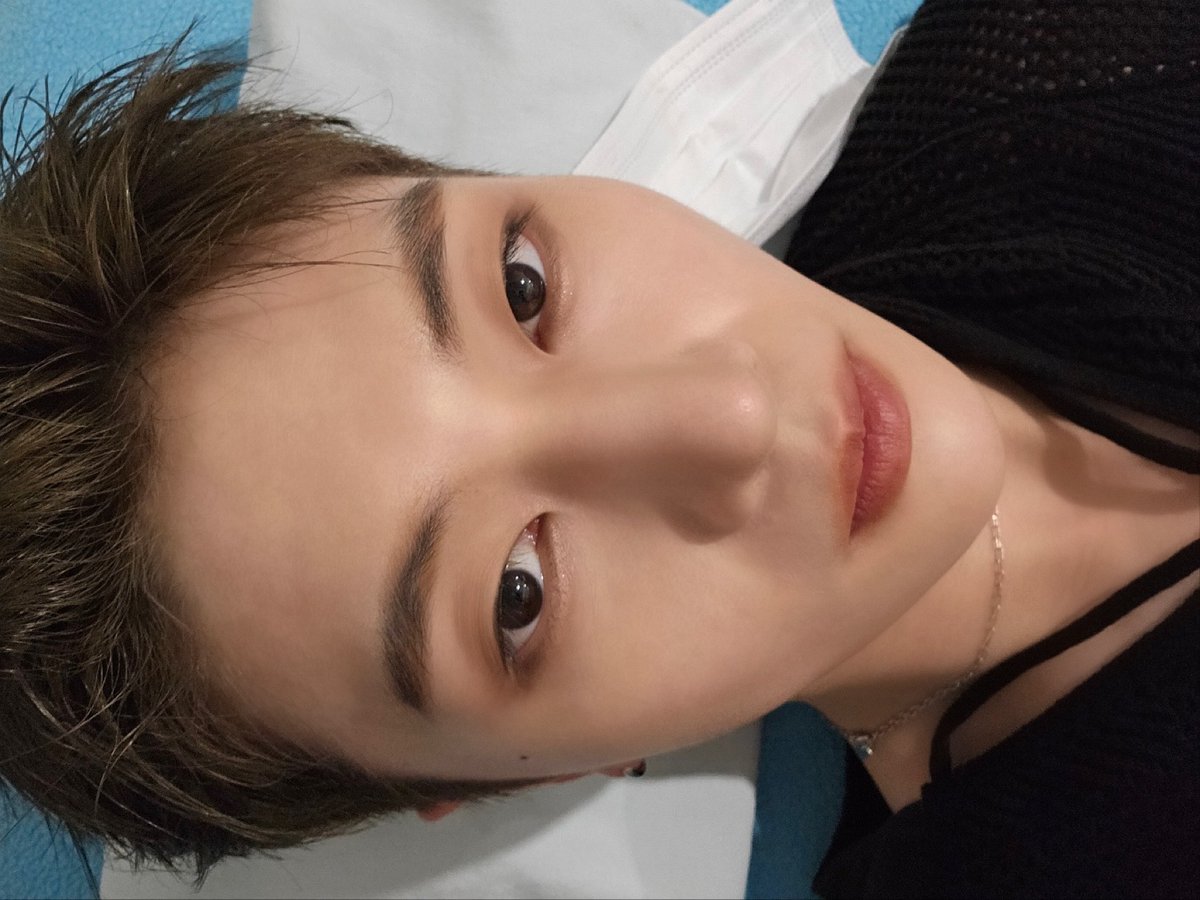 ZB1_official's tweet photo. _💌

오래 만이야~
나 오래 만에 노래 안 부른거 같아서 요새 자주 듣는 노래 들려주고 싶었어 ❣
이거 듣고 꿀 잠 자.
아이럽유 ㅎㅎ

#SEOKMATTHEW #석매튜
#ZEROBASEONE #ZB1 #제로베이스원 https://t.co/VYcNinjaaB