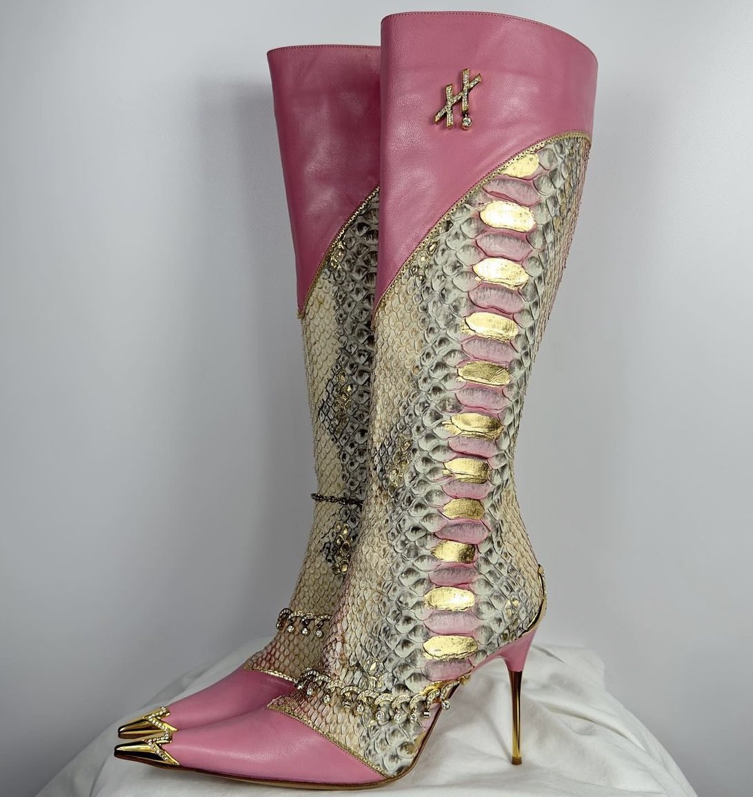 badestoutfit's tweet photo. hamlet couture italian python boots from darina’s garms https://t.co/ghsRsJ4mpH