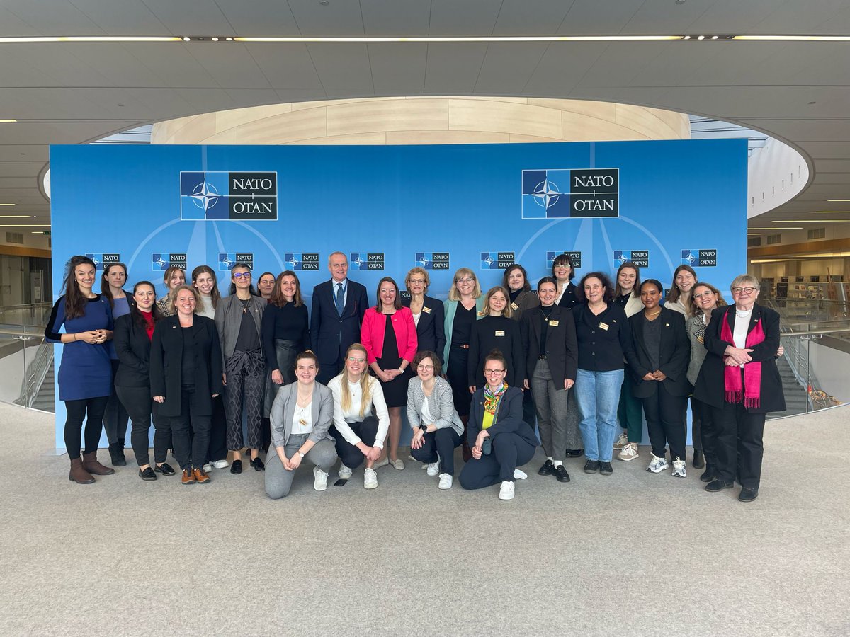 🌟It's a wrap! Hinter uns liegen drei volle Tage Study Tour in Brüssel! Besuche <a href="/NATO/">NATO</a>-Hauptquartier, <a href="/Europarl_EN/">European Parliament</a> und @ARDde-Studio, Gespräche mit <a href="/FNFreiheit/">Friedrich-Naumann-Stiftung für die Freiheit</a>, <a href="/KASonline/">Adenauer-Stiftung</a>, <a href="/FESonline/">Friedrich-Ebert-Stiftung</a> &amp; <a href="/politico/">POLITICO</a> sowie Networking mit <a href="/WIISBrussels/">WIIS Brussels</a> &amp; vielen anderen stand auf unserem Programm!