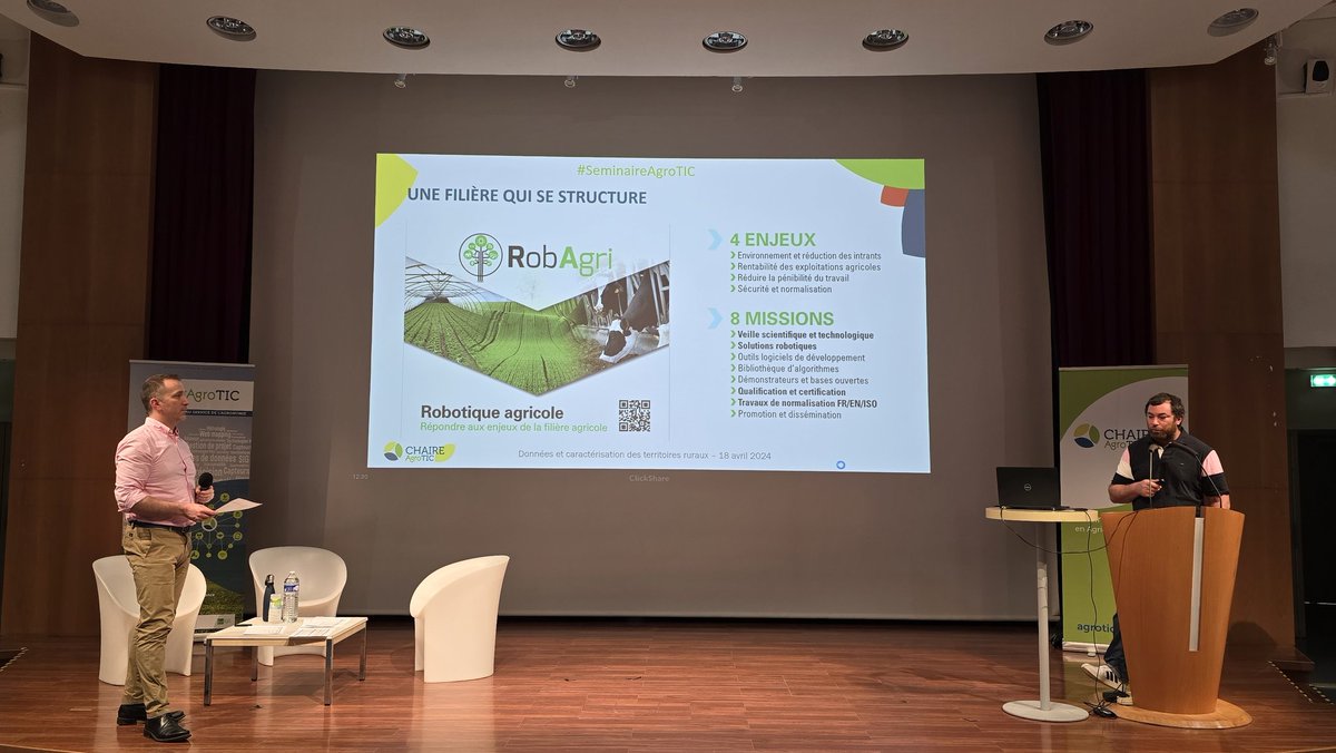 @ChaireAgroTIC @pierrecompere @ruralgranular @Montpellier3m @IGNFrance @INRAE_France @CREARicerca @CRIGEPACA @InstitutAgroMtp @umr_lisah @Assolia_ag #SeminaireAgroTIC Déploier la robotique dans les vignobles champenois: -pentes et devers -couverture #RTK -arpentage avec drone -mises à jour régulière -optimiser les cheminements -sécurité & surveillance -CUMA et partage des données Mathieu Liebart du #CIVC, passionnant💡 /18