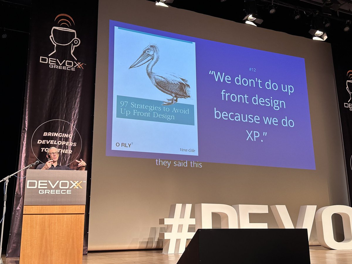 At @DevoxxGR, @simonbrown explains that upfront design and #Agile don’t exclude each other