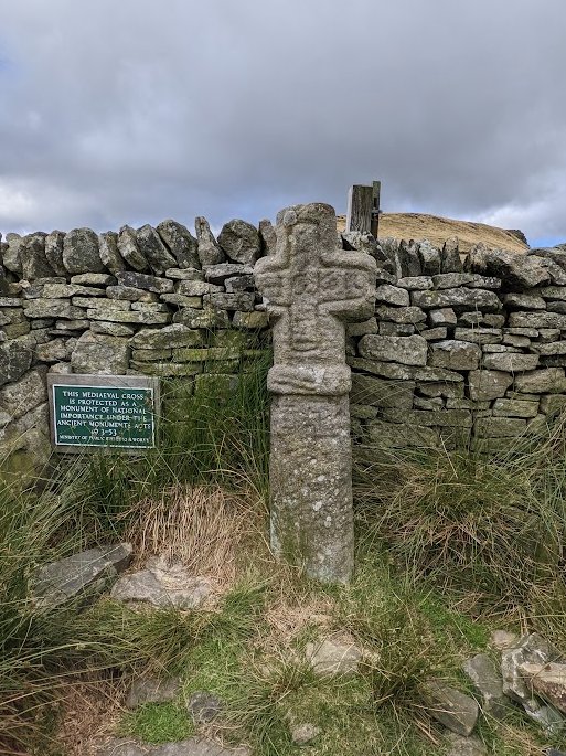 A piece of #PeakDistrict history on #WorldHeritageDay. Edale Cross is a medieval wayside cross, on the parish boundary between Hayfield & Edale. The ancient stone also marked the edge of the former Royal Peak Forest & is now a protected scheduled monument. 📸Seb Chew