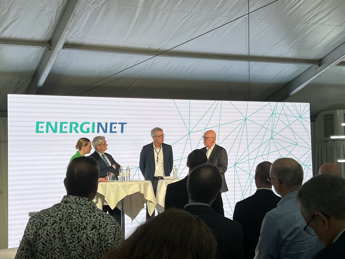 Viking Link er i dag indviet 🇩🇰🇬🇧 Stor dag for den grønne omstilling med idriftsættelse af verdens længste elforbindelse. Et fantastisk arbejde er udført mellem @EnerginetDK @nationalgrid Kæmpe tillykke fra @DanskIndustri 👏