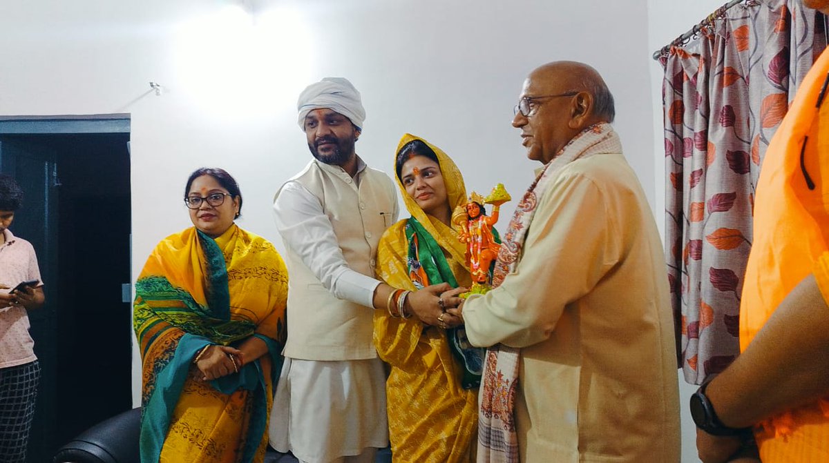 KumarJaimangal's tweet photo. पूर्वी जमेशदपुर के लोकप्रिय विधायक  श्री @roysaryu  जी के आवास पर जाकर उनसे मुलाकात की। इस दौरान आगामी लोकसभा चुनाव में धनबाद लोकसभा से महागठबंधन के जीत को सुनिश्चित करने और धनबाद को विकास की नई राह देने हेतु महत्वपूर्ण व विस्तृत चर्चा हुई साथ ही उनका आशीर्वाद और समर्थन प्राप्त हुआ।
#Anupama_For_Dhanbad
#धनबाद_मांगे_अनुपमा #dhanbad #dhanbadloksabha2024 #Elections2024 #Congress #congress2024
#dhanbad #dhanbadloksabha2024 #Elections2024 #Congress #congress2024 #India #JMM #RJD