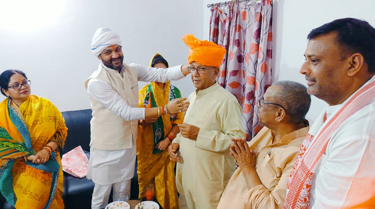 KumarJaimangal's tweet photo. पूर्वी जमेशदपुर के लोकप्रिय विधायक  श्री @roysaryu  जी के आवास पर जाकर उनसे मुलाकात की। इस दौरान आगामी लोकसभा चुनाव में धनबाद लोकसभा से महागठबंधन के जीत को सुनिश्चित करने और धनबाद को विकास की नई राह देने हेतु महत्वपूर्ण व विस्तृत चर्चा हुई साथ ही उनका आशीर्वाद और समर्थन प्राप्त हुआ।
#Anupama_For_Dhanbad
#धनबाद_मांगे_अनुपमा #dhanbad #dhanbadloksabha2024 #Elections2024 #Congress #congress2024
#dhanbad #dhanbadloksabha2024 #Elections2024 #Congress #congress2024 #India #JMM #RJD