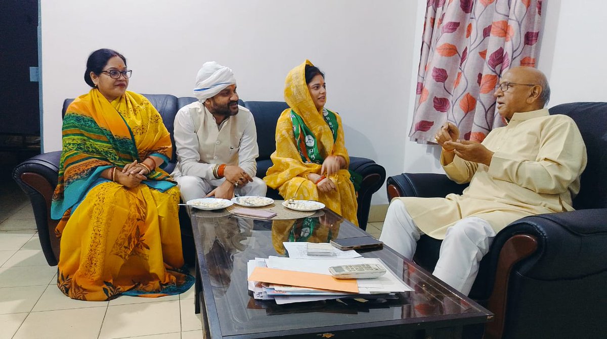 KumarJaimangal's tweet photo. पूर्वी जमेशदपुर के लोकप्रिय विधायक  श्री @roysaryu  जी के आवास पर जाकर उनसे मुलाकात की। इस दौरान आगामी लोकसभा चुनाव में धनबाद लोकसभा से महागठबंधन के जीत को सुनिश्चित करने और धनबाद को विकास की नई राह देने हेतु महत्वपूर्ण व विस्तृत चर्चा हुई साथ ही उनका आशीर्वाद और समर्थन प्राप्त हुआ।
#Anupama_For_Dhanbad
#धनबाद_मांगे_अनुपमा #dhanbad #dhanbadloksabha2024 #Elections2024 #Congress #congress2024
#dhanbad #dhanbadloksabha2024 #Elections2024 #Congress #congress2024 #India #JMM #RJD