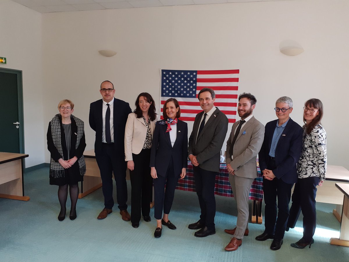 Mme l'ambassadrice des États-unis rencontre les lycéens de Fulbert inscrits au bac français international (BFI) section américaine. @ac_orleanstours