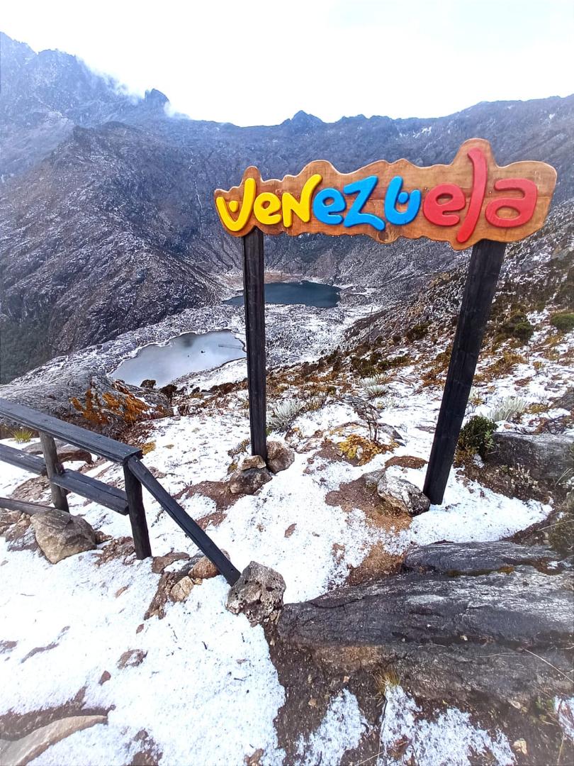 Mukumbarí ❄️ Primera Nevada del 2024 en la Estación Loma Redonda 🥶

📍No nevaba en esta estación desde el año 2019.

¡Te esperamos!
Vive la experiencia Mukumbarí 
🏔️🚠
