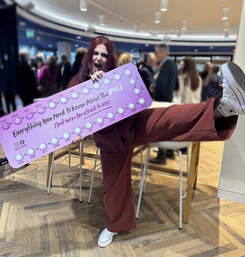 It all kicked off at the Everything You Need To Know About the Pill launch party last night and here’s @thejournalice rocking the giant pill packet. amazon.co.uk/Everything-Nee…