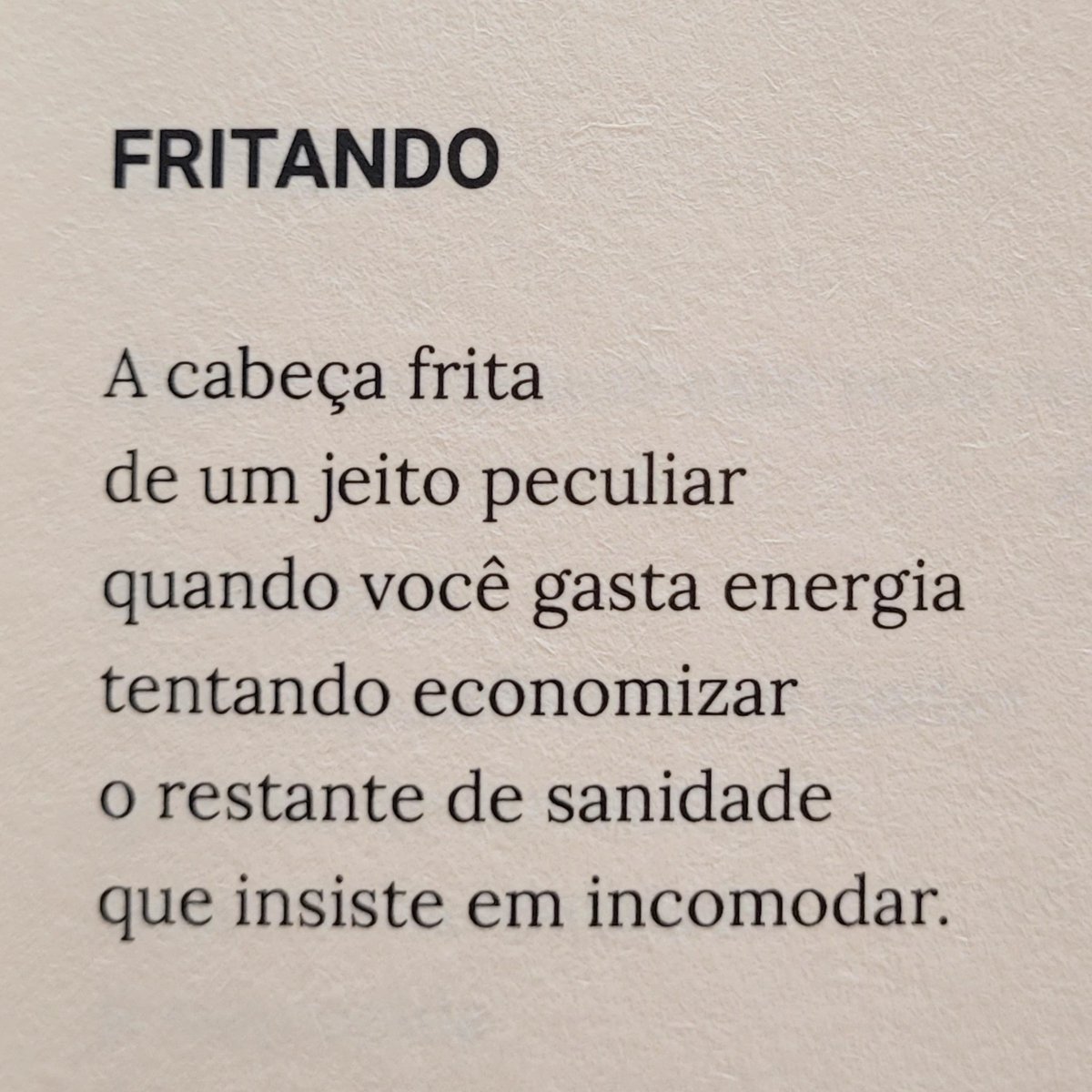 De Gabriela Prado em "Um pouco". Página 21, Multifoco.

#poesia #poesiabrasileira #gabrielaprado