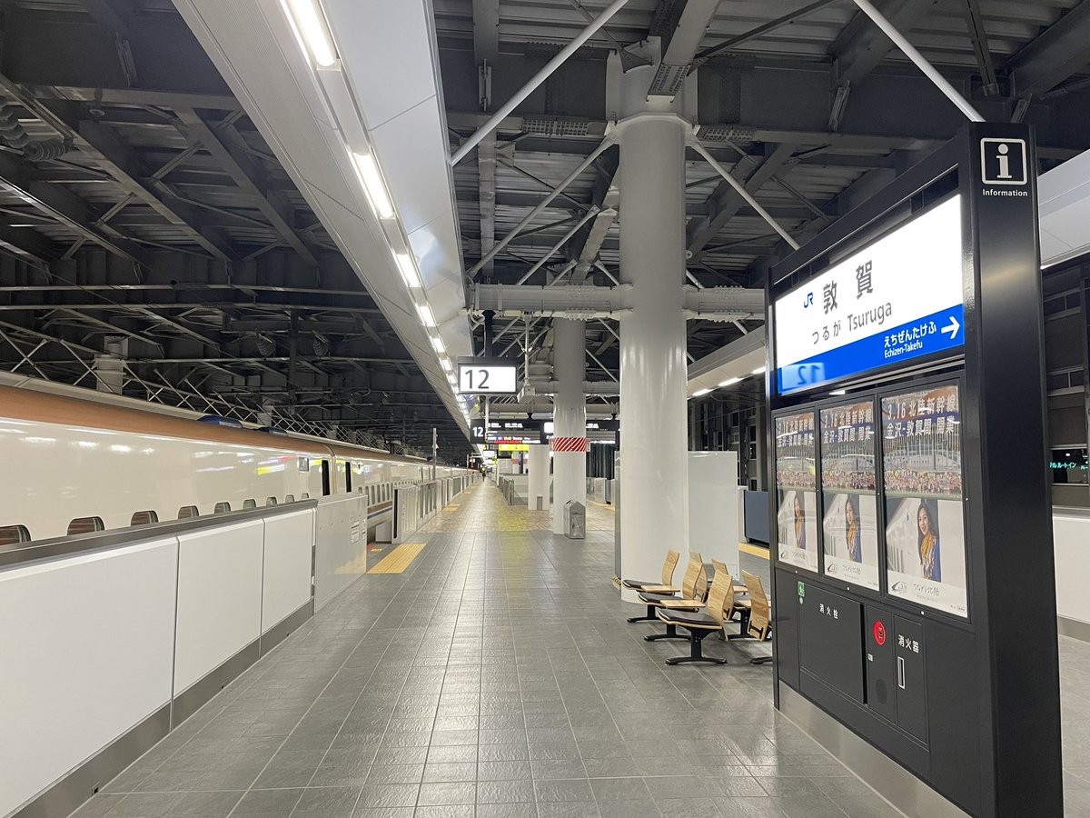 _Himajin_P's tweet photo. 仕事終わりに、高崎から北陸新幹線で敦賀へ！敦賀駅の構内めっちゃ広いw
㊗️北陸新幹線延伸&amp;JR全線完乗 https://t.co/43A8inF90C