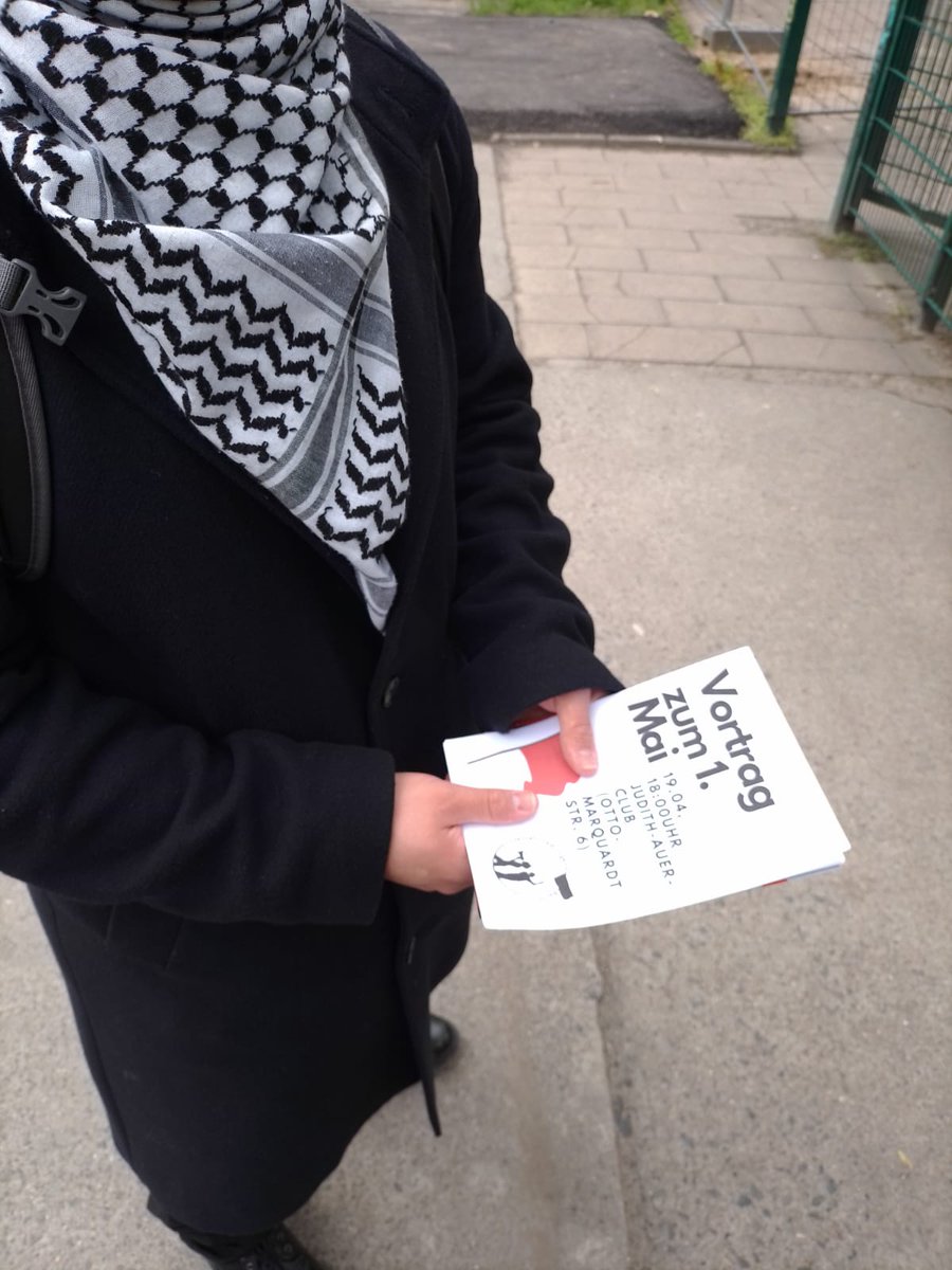 [IJ #Berlin] Wir waren heute mit einem Stand vor der Gutenberg Oberschule und haben für den 1. Mai mobilisiert. Kommt zu unserem Kennlerntreffen und am 1. Mai mit uns auf die Straße!🚩 19.04. 18 Uhr Judith-Auer-Club 30.04. 18 Uhr Roederplatz 01.05. 10 Uhr U Weberwiese