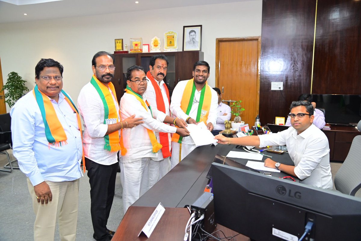 Congratulations to Shri @aruna_dk Garu, Shri @Eatala_Rajender Garu, Shri @RaghunandanraoM Garu and @bharathp7 Garu on filing nominations for the upcoming Loksabha elections. Wishing everyone a glorious victory ahead! #BJP4Telangana #AbkiBaar400Paar