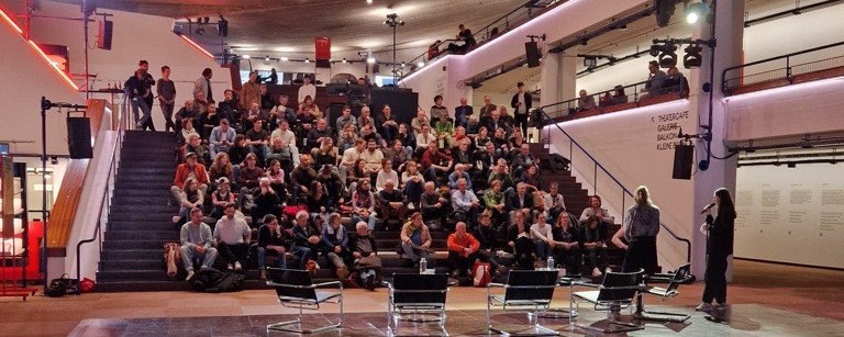 🔍Yesterday, 120 gathered for a discussion on #academicfreedom organized by bajour.ch at the Theater Basel, featuring insights from swisspeace's Director, Laurent Goetschel 🎙️shorturl.at/GNX03 Read more about swisspeace's stance here👉 shorturl.at/frEX9