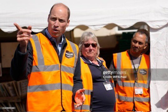SabirahLohn's tweet photo. William on an engagement, helping to upload trays into a van Thanks JD for sharing. William don’t make that face.🔥🔥 https://t.co/QI97xcB5Ga