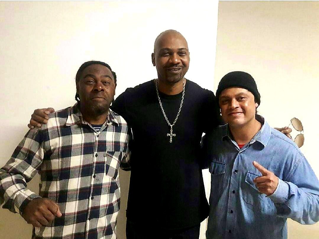 lindomar3l's tweet photo. Isso aqui tbm é nosso uai!

#tbt com os meus amados mestres @pmcvelholobo e @mvbill nos bastidores do programa @manoseminastv 

#pmc #mvbill #lindomar3l #manoseminas #rapnacional https://t.co/JNR9BGxKyq