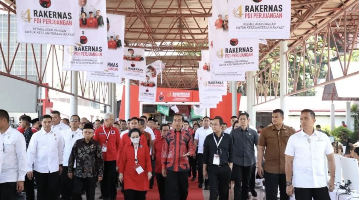 The Indonesian Democratic Party of Struggle has shown no interest in mending strained ties with President Jokowi, a complication that may stand in the way of president-elect Prabowo Subianto’s efforts to bring the large party into his coalition thejakartapost.com/indonesia/2024…