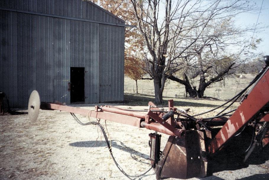 FarmShow's tweet photo. After reading an article on Bruce and Roger Elliot's tree trimmer in the "Best of FARM SHOW", Richard Shanks, Martinsville, Ill., decided to make one himself. But with a few differences. #trimmer #ThrowbackThursday #archives #saw #treetrimmer https://t.co/F8ZKTd6FtA https://t.co/bELayMlWyT