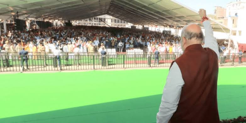 Thread !

BJP hasn’t fielded its candidate on Rajouri Anantnag seat &amp; tomorrow is the last day to file nominations. It seems they’ve surrendered to the ‘dynastic parties,’ as they previously alleged. We might say that granting ST status to Paharis was the biggest blunder for BJP.