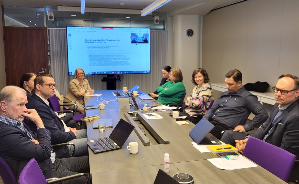 Muun muassa tekoälyn käyttö valtionhallinnossa ja seuraavan EU-vaalikauden digikehityksen ennakointi nousivat esille, kun FiComin jäsenyritykset kävivät keskustelua <a href="/lvmfi/">LVM</a> kansliapäällikkö <a href="/Kivimakim/">Minna Kivimäki</a>’n kanssa. Kiitos vierailusta!