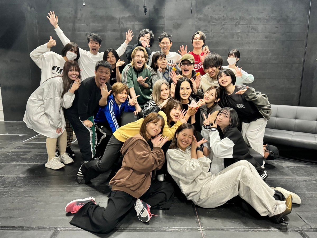 yuta_0323_'s tweet photo. 本日は #強コン 稽古！

少しづつ修正しながら通し稽古！
コメディーだけど繊細だったり、ちょっとずつ違う空気を毎回感じれるのがとても楽しいです♪

完売しそうな回もありますので、お早めのご予約がオススメです😊

🎫チケットURL
https://t.co/w5xmpnDcVm https://t.co/nctqKgoITX