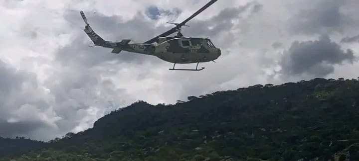 BREAKING: CDF Francis Omondi Ogolla's helicopter crashes in Cheptulel, West Pokot. The site is now sealed off. Here is a photo of the helicopter departing. More to follow!