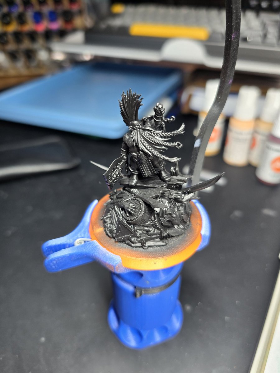 Been putting off starting this gorgeous Gotrek mini from @warhammer as I don't want to ruin it but now I'm just diving right in. Stay tuned for updates