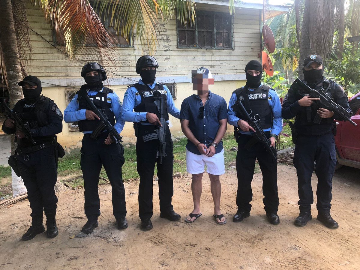 Gustavo Sanchez Velasquez (@hegusave) on Twitter photo OPERACIÓN DE IMPACTO EN ROATAN:
<a href="/dpi_honduras/">Dirección Policial de Investigaciones (DPI)</a> y <a href="/MP_Honduras/">Ministerio Público</a> captura a 3 personas, 2 son extranjeros, por suponerlos responsables de delitos de trata de personas, explotación sexual, pornografia infantil y otros, en perjuicio de varias mujeres y niñas. Vamos bien <a href="/XiomaraCastroZ/">Xiomara Castro de Zelaya</a> OPERACIÓN DE IMPACTO EN ROATAN:
<a href="/dpi_honduras/">Dirección Policial de Investigaciones (DPI)</a> y <a href="/MP_Honduras/">Ministerio Público</a> captura a 3 personas, 2 son extranjeros, por suponerlos responsables de delitos de trata de personas, explotación sexual, pornografia infantil y otros, en perjuicio de varias mujeres y niñas. Vamos bien <a href="/XiomaraCastroZ/">Xiomara Castro de Zelaya</a>