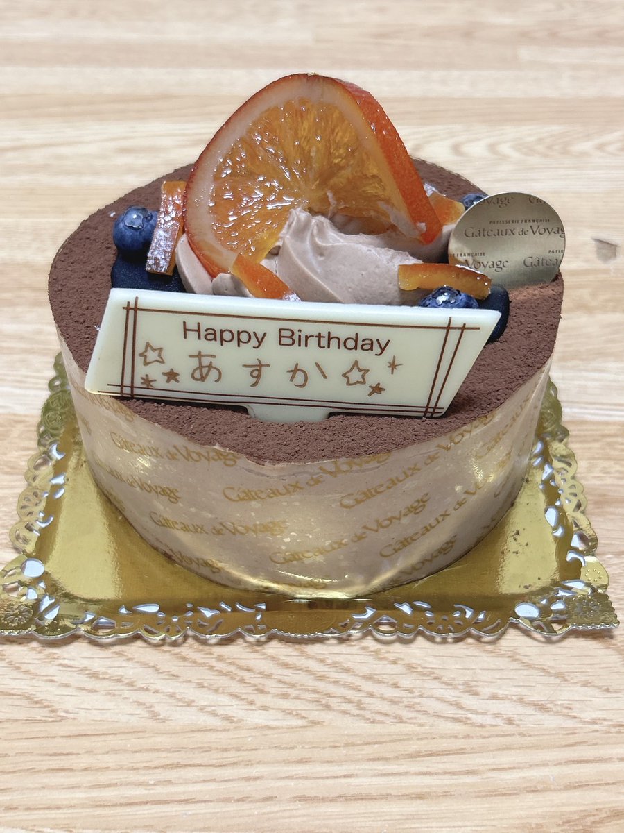 fujinasu's tweet photo. 長女の誕生日でした🤩

フランスのヴァンムスー、[メゾン·ジャン·ベキュー]🇫🇷
キラキラと輝く黄金色、柑橘系の香り、活気ある泡が元気よく昇ってゆきます✨
スッキリした酸、果実の甘味、あたたかい春の陽気にピッタリの辛口スパーリング🍷
アイレン種主体🍇 https://t.co/8vDmSXO1yK