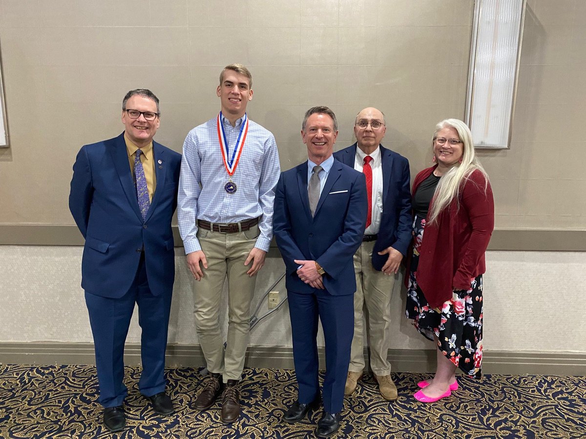 👏Congratulations to BRCC student David Shomo, who was named to the 2024 @PHITHETAKAPPA Top Ten All-Virginia Academic Team & a Silver Scholar on the 2024 Coca-Cola Community College Academic Team yesterday!