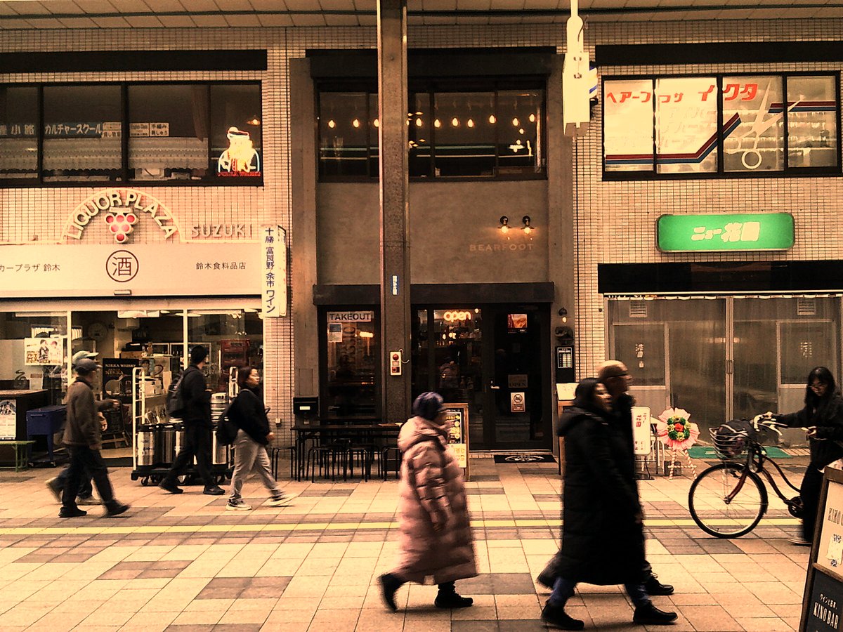 toy_tam69's tweet image. KINO前にて／BONZART ZIEGEL　
#写真好きな人と繋がりたい 
#キリトリセカイ 　＃toycamera #トイカメラ　#カメラが好きな人と繋がりたい