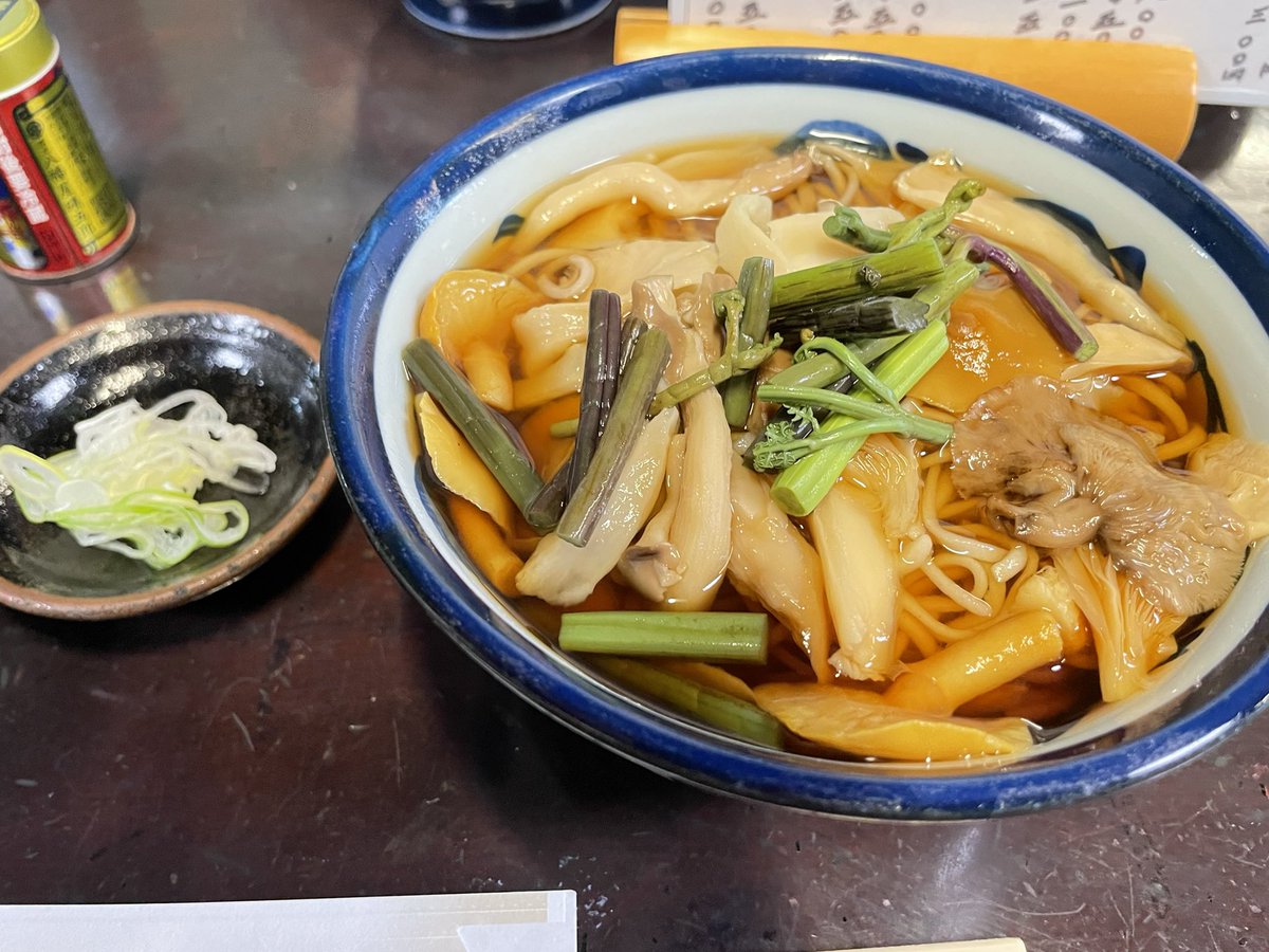 今日は善光寺と戸隠に行ったよ！戸隠はまだ冬季閉殿中だったけどね！お蕎麦美味しかった これにて家族旅行終了です〜！日常おかえり