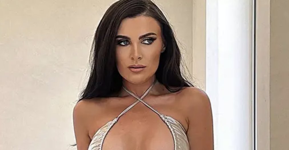 Page 3 model Kate Black leaves fans speechless with 'indescribable' topless snaps
dailystar.co.uk/real-life/page…