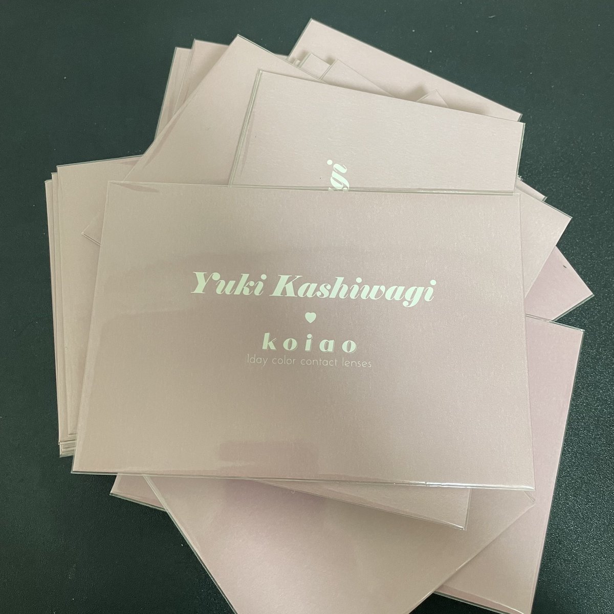 chiyuki219's tweet photo. 推し× #koiao コラボカラコン👀

パッキングかわいい過ぎて買った
サイン意外なこともなく、一つもランダムに手に届かなかった😂

第三弾あったら、楽しみ🥹💕

#ゆきりん 
#柏木由紀 
#リリーアンナ https://t.co/8cLfpfXFGA