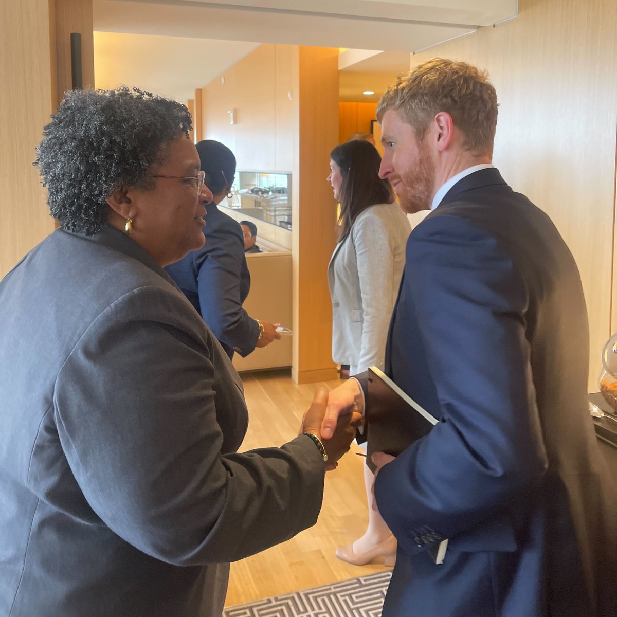 On the sidelines of the @WorldBank Spring Meetings in Washington DC, CGP Chief Executive @RyanHensonUK was delighted to meet with Prime Minister Mia Mottley of Barbados.