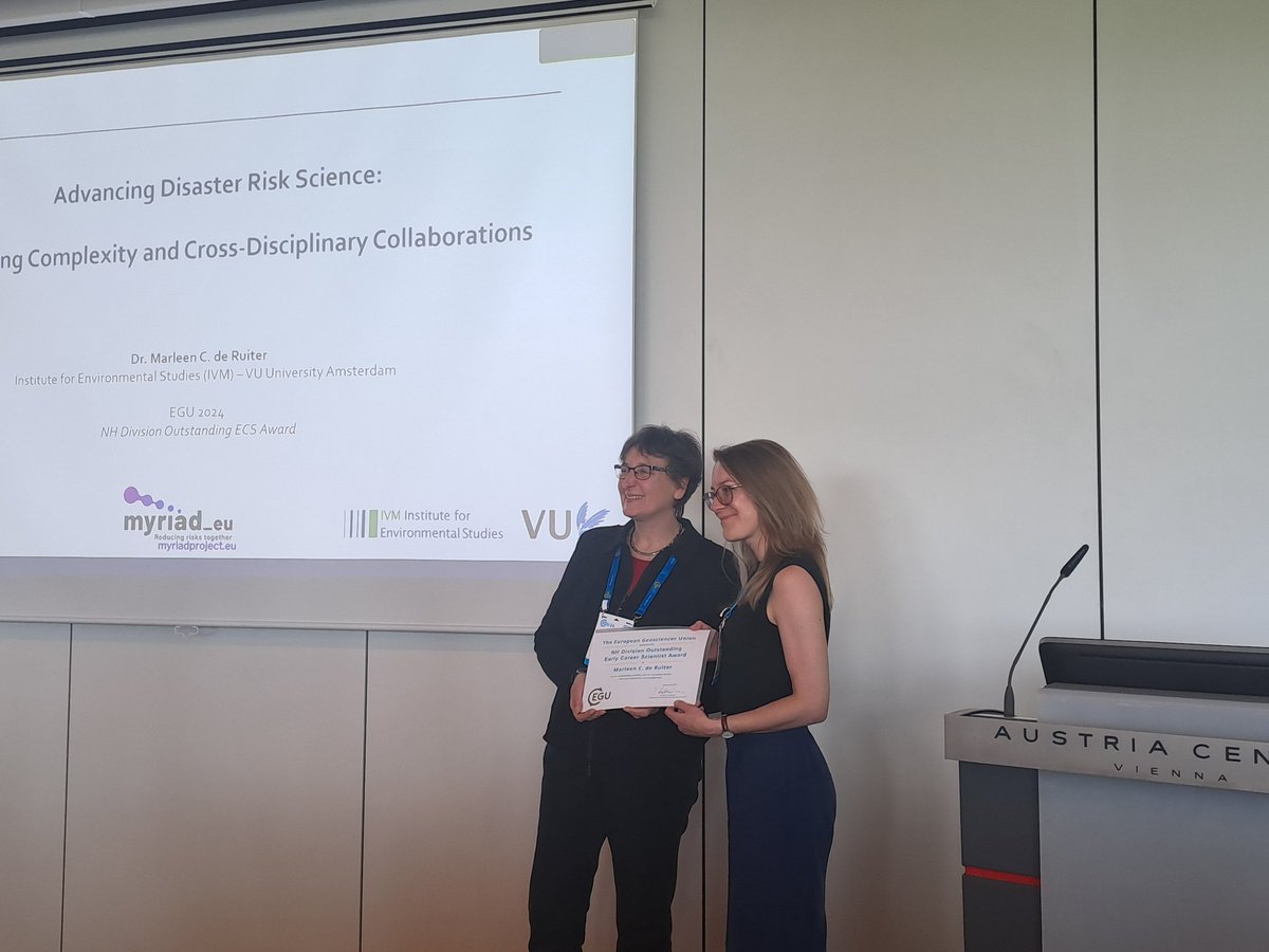 Outstanding EGU NH ECS award lecture by @Marleen_Ruiter. Very proud and hounoured to be working with you and our multi-risk team. You are a real inspiration to a @Myriad_EU of people, me included, as shown by the over-full room. Congratulations! @VU_IVM @VU_Science @NH_EGU