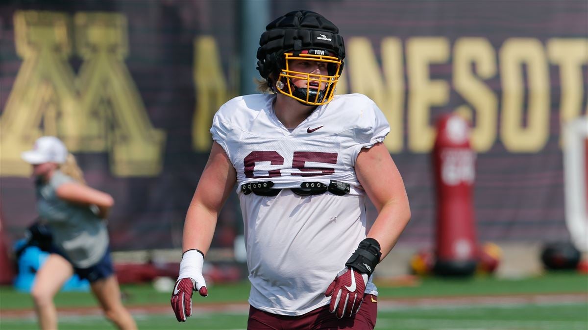 It was a whirlwind true freshman season for #Gophers OL Greg Johnson last fall, as he played nearly 400 snaps. 2024 brings a new position, but he's ready for the challenge. 'My confidence is way higher, but I always know I have a lot of room to grow.' 247sports.com/college/minnes…