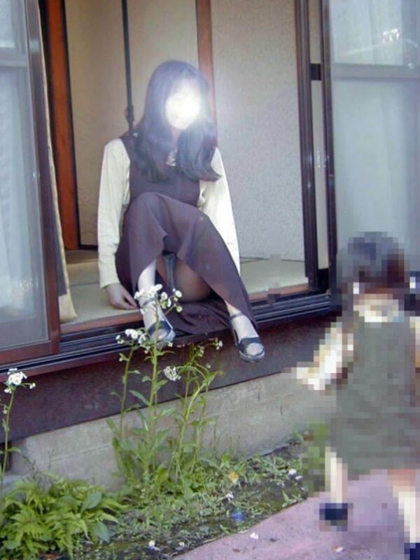 ujbw0299's tweet photo. 人妻のチラリを厳選投稿中 https://t.co/fjg1qlQxib