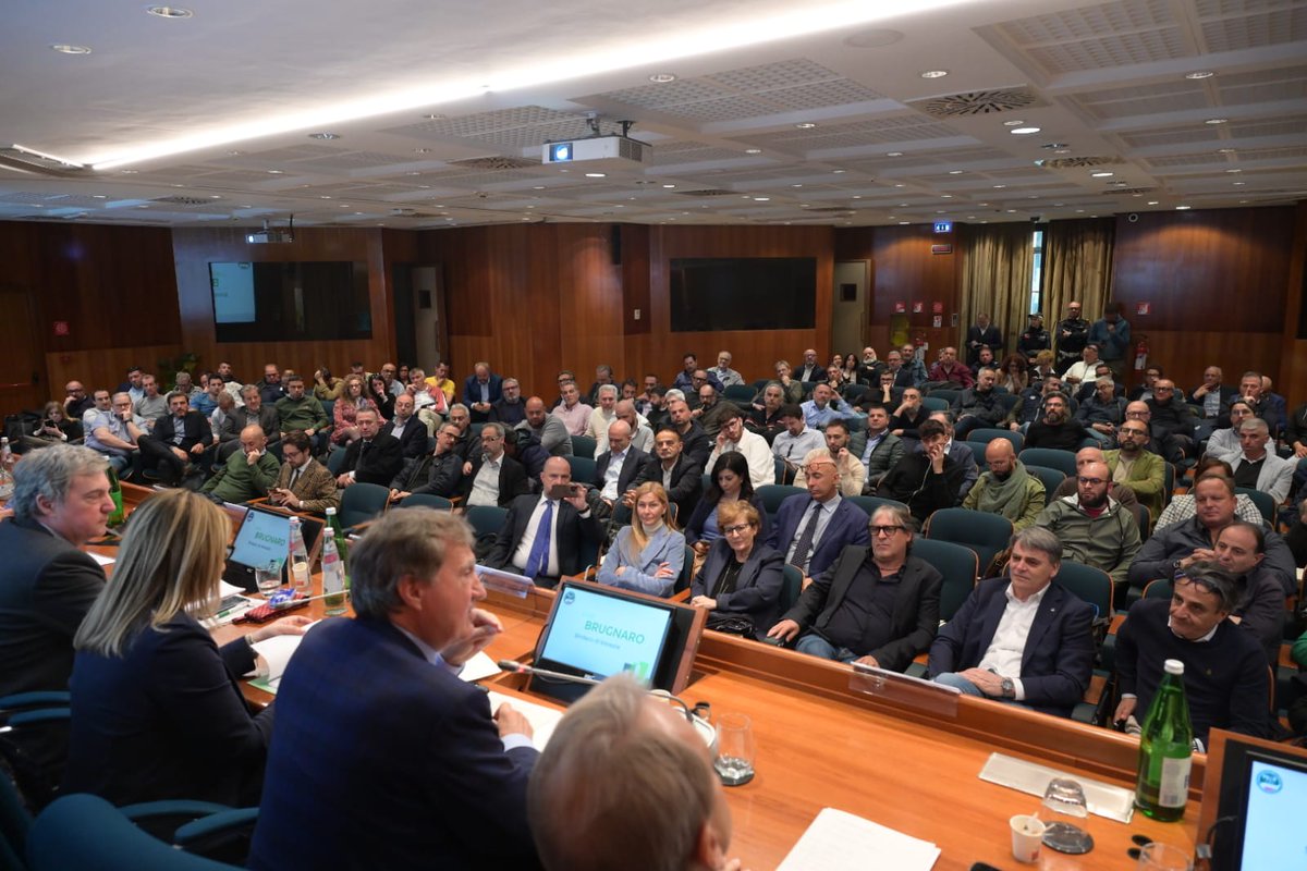 FilcaCisl's tweet photo. Evento Filca-Cisl sulla #rigenerazioneurbana, Enzo Pelle: "Oggi è andato in scena un bel confronto tra tutti i protagonisti. È necessario raggiungere presto il risultato di una legge ad hoc, in grado di dare risposte al nuovo modo di concepire le città e l'abitare". https://t.co/VIci95YRcB