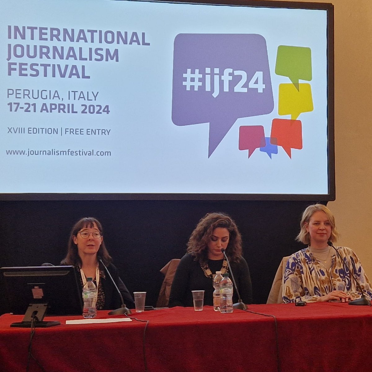 simone_matteis_'s tweet image. &quot;Il #solutionjournalism ha bisogno di un modello di business mondiale che sia libero, internazionale, multilingua e praticabile: solo così possiamo proteggere il nostro lavoro e tutelare la democrazia&quot;.

@corinne_podger al @journalismfest 

@FuturaTorino 
#ijf24