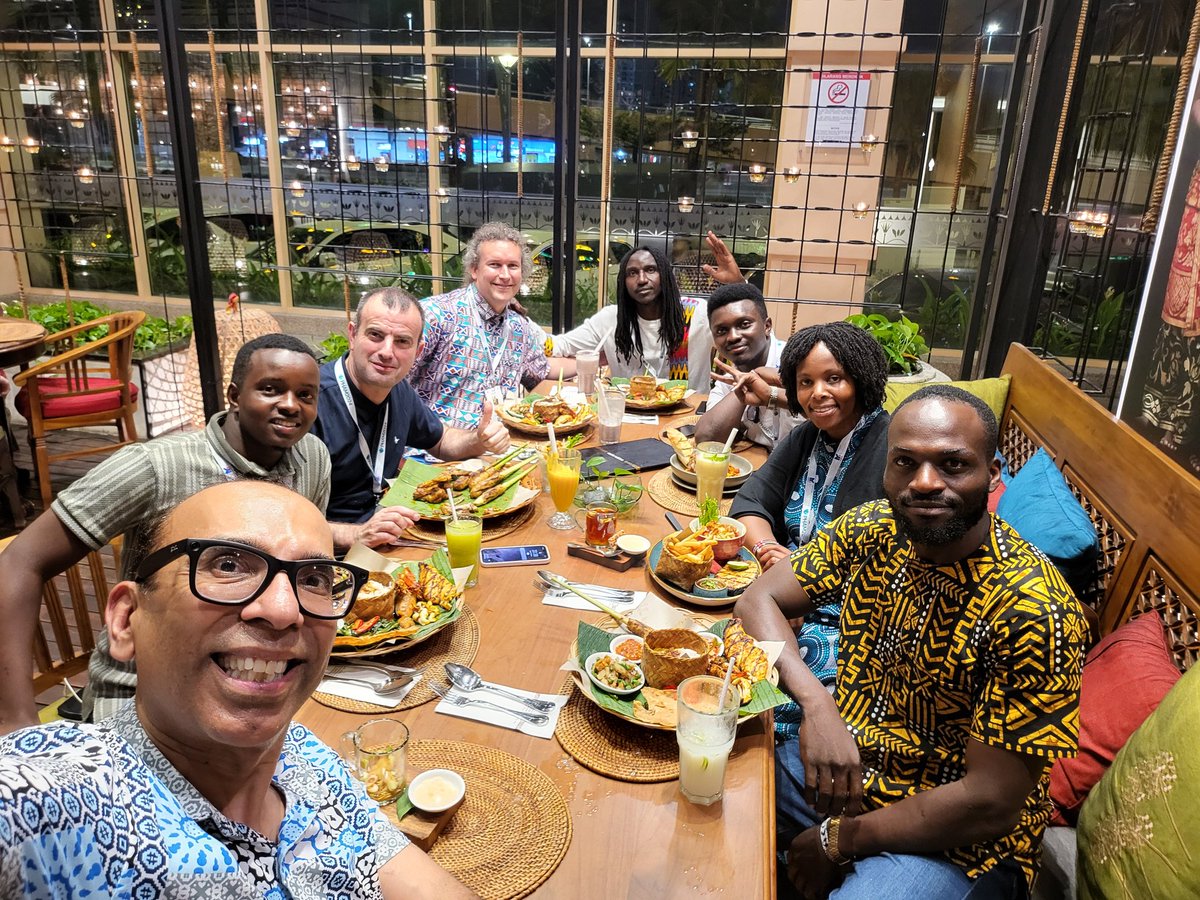 ManeeshJuneja's tweet photo. Demystifying #planetaryhealth over Balinese food in Malaysia. 

Lots of immense challenges facing humanity but I'm learning so much from these incredible agents of transformative change.. #Pham2024 https://t.co/BOiSVZUTDp