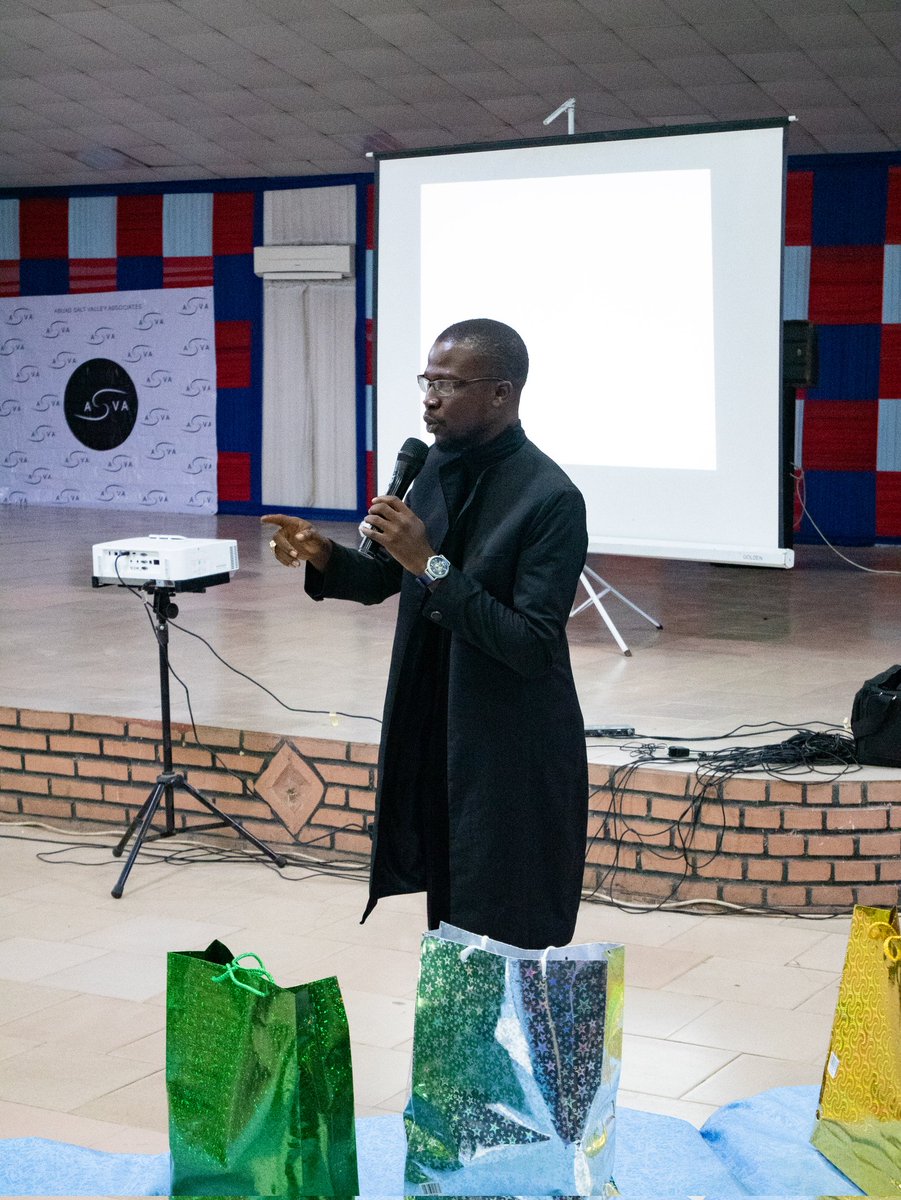 dare2dream_cmpn's tweet photo. At @Abuad_Uni with ASVA communit

So many discussion from this meet up. 

1. Robotics hardware engineering with Mechatronics Department, Abuad, by Mr Dotman

2. Engaging discuss with the Commissioner for Innovation, Science and Digital Economy Mr Seun https://t.co/tmho3ziHGJ